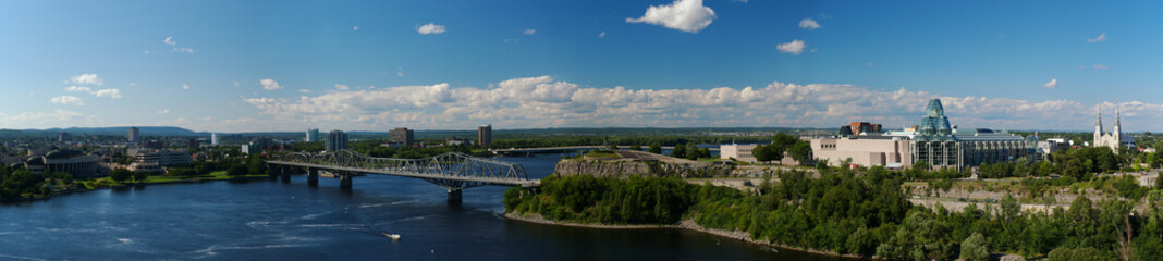 Fototapeta na wymiar Panorama of Hull and Ottawa River
