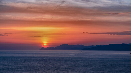 Naklejka premium 兵庫県・朝日の御待岬、日本海かげろひ