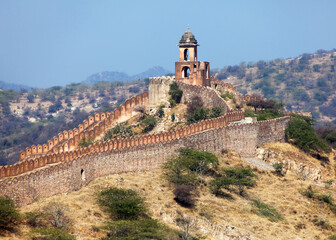 Fototapeta na wymiar fortification with bastion of Jaigarh fort Amer