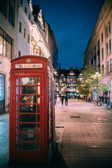 Naklejka premium Red telephone booth in London at night. 