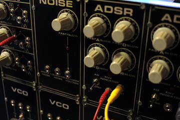 Modular system - Synthesizer - electronic music - patch cables	