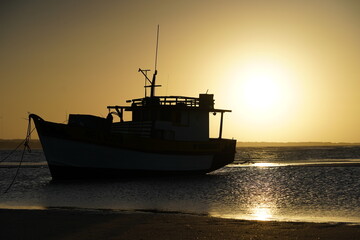 Fototapeta premium boat at sunset