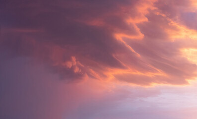 Fototapeta na wymiar Beautiful golden clouds, sunset sky