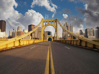 Big empty bridge with clouds in downtown Pittsburgh Pennsylvania. - obrazy, fototapety, plakaty