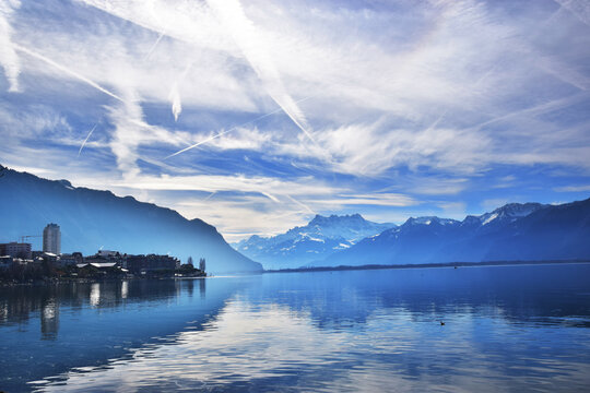 Paysage montagnes enneigées Suisse © hugofaury