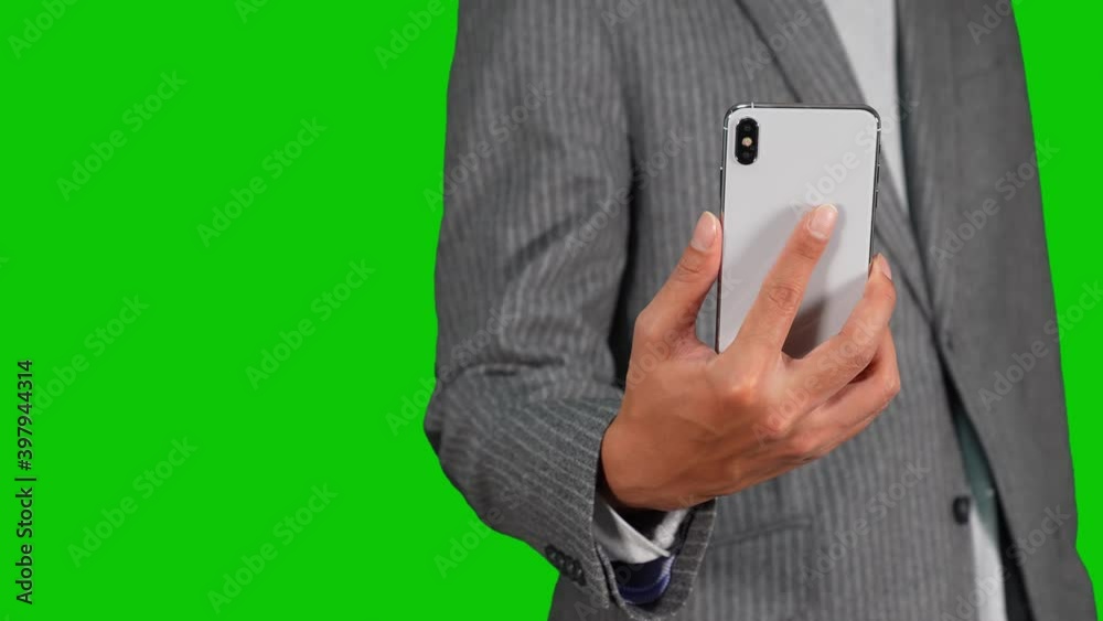 Poster スマホを構える男性　クロマキー合成用グリーンバック　スローモーション
