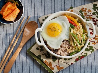 아시아 음식 숙주나물 계란 밥 