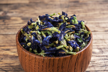 Fototapeta na wymiar Dry flowers Thai blue tea anchan of buds klitoria Ternate.