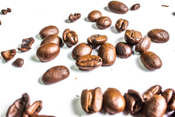 Set of fresh roasted coffee beans isolated on white background. - obrazy, fototapety, plakaty