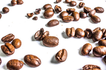 Set of fresh roasted coffee beans isolated on white background. - obrazy, fototapety, plakaty