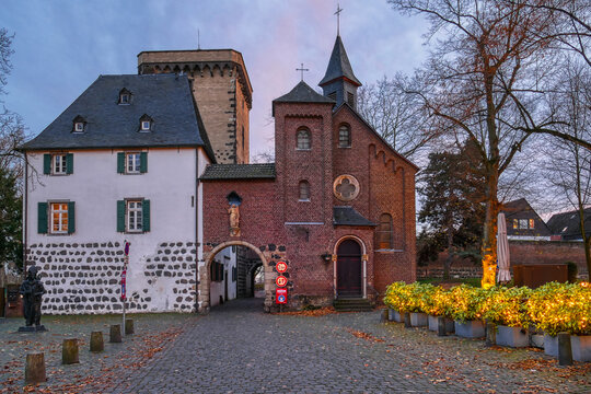 Historisches Stadttor von Zons