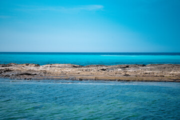 Fototapeta na wymiar Beautiful blue sea and blue sky background 