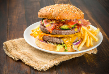 Hamburguesa con patatas