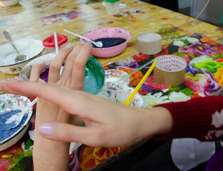 production of Christmas toy decorations painting on glass balls methods of making Christmas toys at a private factory