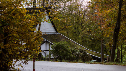 Haus im Bergischen Herbst