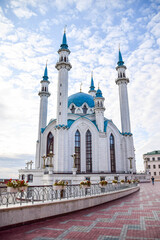 Fototapeta na wymiar White mosque with a blue roof in Kazan, Russia. Kul Sharif mosque