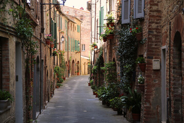 Fototapeta na wymiar Alley in the village of Citta della Pieve, Italy