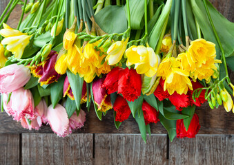 Frische Fruehlingsblumen