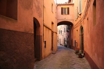 Fototapeta na wymiar Alley in the village of Panicale in Umbria, Italy