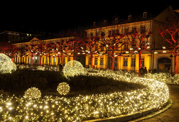 Lichterschmuck auf dem Luisenplatz Wiesbaden zur Weihnachtszeit