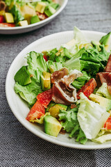 Salade verte au pamplemousse avocat et jambon cru - Salade composée pour la santé