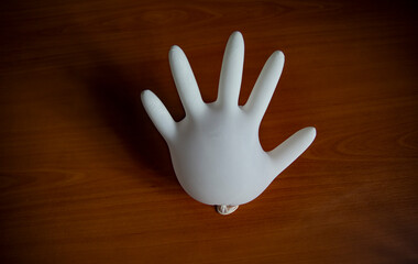 making du sign with swollen glove