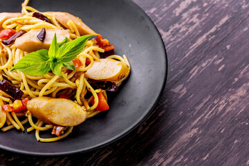 Spaghetti sausage with chilly