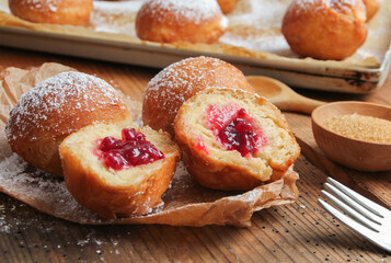 Berliner Pfannkuchen Krapfen mit Marmelade Schmalzgebäck Omas Rezept hausgemacht