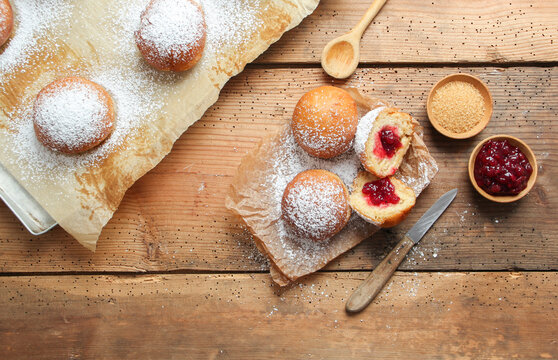 hausgemachte Berliner Pfannkuchen selber machen Schmalzgeb&auml;ck Schmalzkuchen Overhead 
