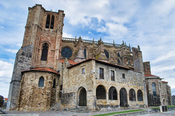 Fototapeta premium Iglesia de Santa María de la Asunción en Castro Urdiales. Templo de estilo gótico del siglo XIII