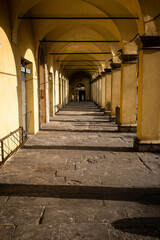Colonnato nel centro di Faenza