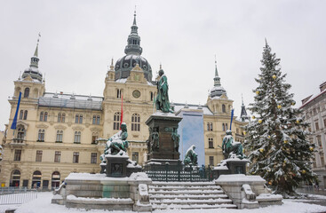 Fototapeta na wymiar Main square Hauptplatz with Erzherzog Johann fountain and Town Hall in the background, in winter, in Graz, Styria region, Austria.