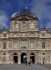 Fototapeta na wymiar The Louvre.The square of Carre, on which tourists walk and take pictures