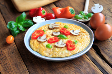 Omelette mit Pilzen und Paprika