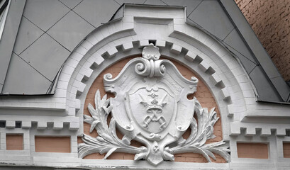 Elements of artistic decoration of the facade of the building