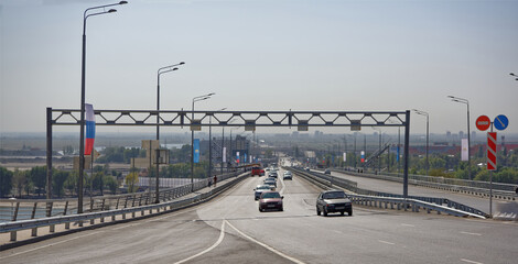 Fototapeta na wymiar The new dual-car bridge. Moving vehicles and pedestrians
