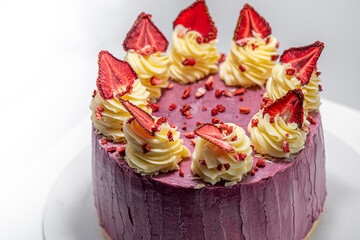 Obraz na płótnie Canvas Delicious cake for Valentine's Day as a gift