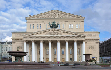 Fototapeta na wymiar Tourists visiting the Bolshoi Theatre