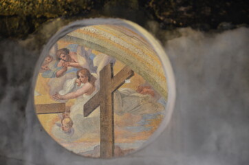 Fototapeta na wymiar Scorcio affresco religioso su volta di convento italiano 