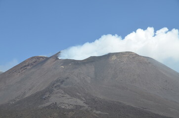 Attività vulcanica - Eruzione Vulcano Etna Sicilia