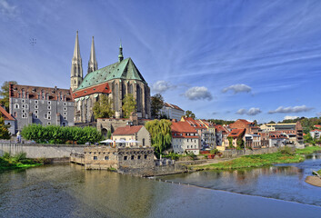 Naklejka premium Lausitzer Neisse und Pfarrkirche St. Peter und Paul in Görlitz