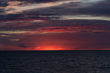 Naklejka premium sunset over the sea