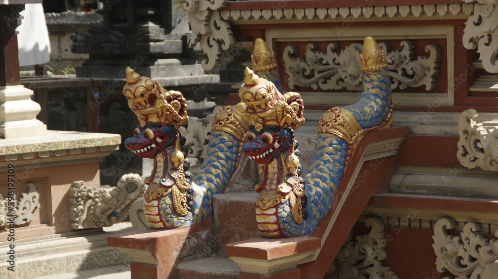 Wall mural statue of 2 dragons in Bali