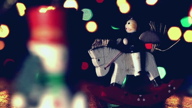 Pupazzo di neve e Angelo su cavallo a dondolo, pupazzi vintage di Natale.