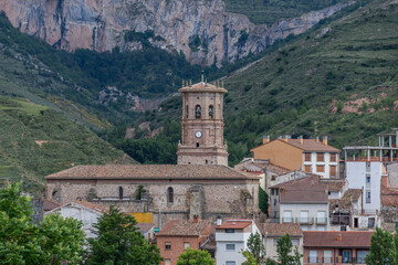 Fototapeta na wymiar Church in Town of Viguera, Spain