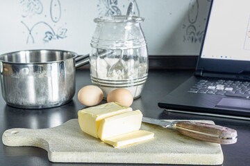 Learning to bake cookies according to a recipe from the Internet