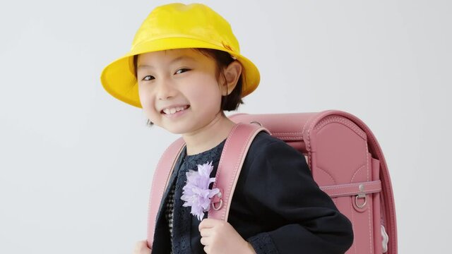 女の子の入学式イメージ