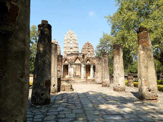 Wat Si Sawai Temple (Sukhothai Historical Park)world heritage site Located about 350 meters south of Wat Mahathat, an important historical site located in Kamphaeng Phet. Consists of 3 prangs.