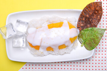 Mango sticky rice in the plate
