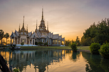 Fototapeta na wymiar Landscape view Landmark of Nakhon ratchasima Temple at Wat Non Kum in Amphoe Sikhiu, Thailand at sunset time